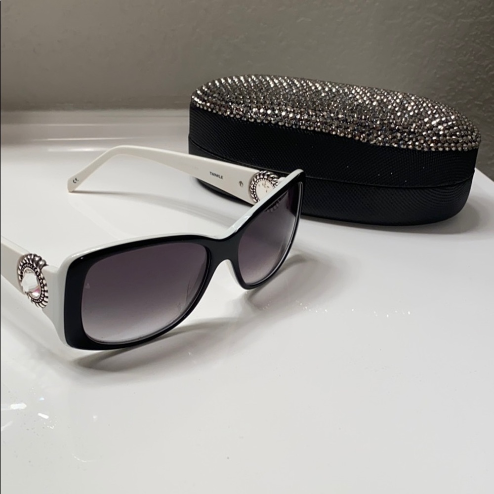 Black and white Brighton Sunglasses 🕶